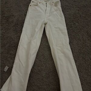 White Levi’s jeans